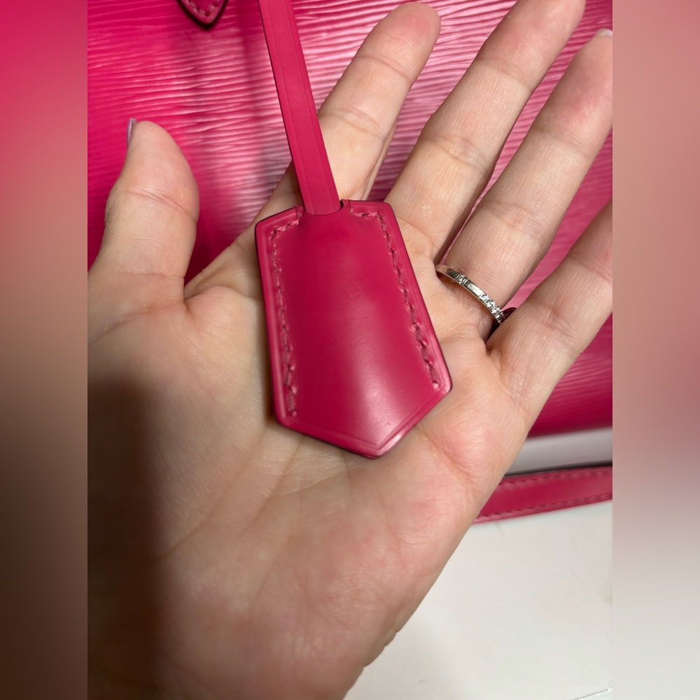 Louis Vuitton Pink Epi Marly
2 Way Bag - Picture 5 of 17